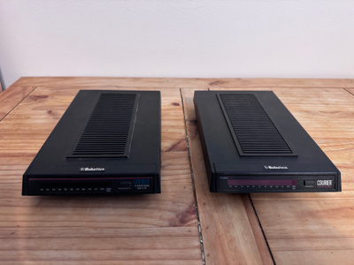 2 × US Robotics Courier V.Everything -modeemia