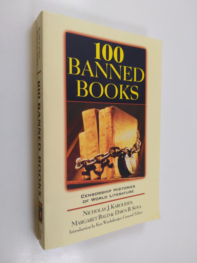 Nicholas J. Karolides : 100 banned books : censorship his...