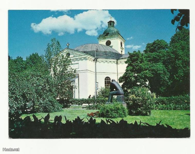 Hämeenlinna: Larin Kyöstin patsas ja kirkko