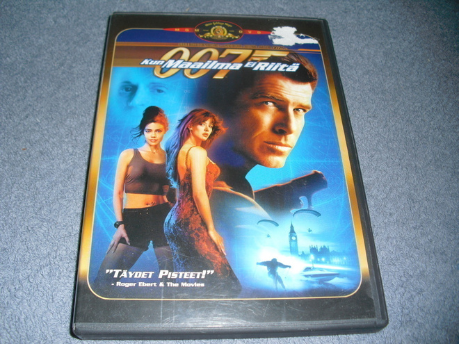 007: KUN MAAILMA EI RIITÄ (Pierce Brosnan)***