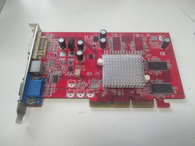 Ati Radeon 9550 AGP näytönohjain