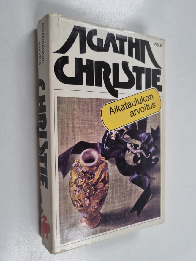 Agatha Christie : Aikataulukon arvoitus ; Ikiyö