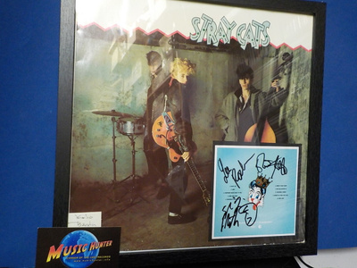 STRAY CATS TAULU KOKO BÄNDIN NIMMAREILLA