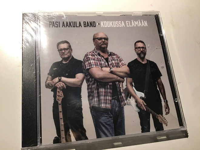 Pasi Aakula Band / koukussa elämään CD 2019 muoveissa