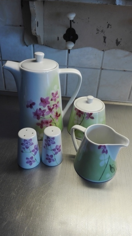 TOSI KAUNIS KUKKA-AIHEINEN MSA-HOME COLLECTION KAHVIASTIASTO