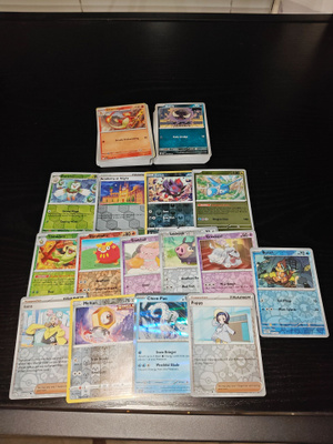 100 kpl Pokemon kortteja (14 holoa)