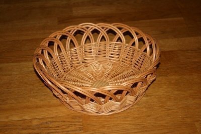 Vaalea kori halkaisija n. 30 cm