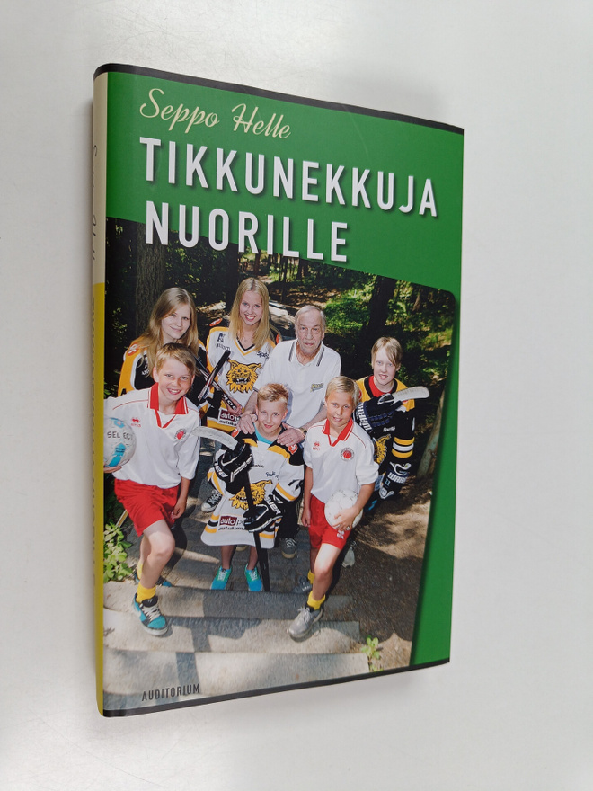Seppo Helle : Tikkunekkuja nuorille (signeerattu)