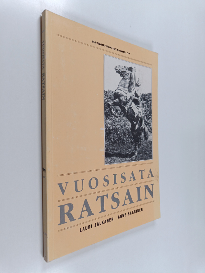 Lauri Jalkanen ym. : Vuosisata ratsain