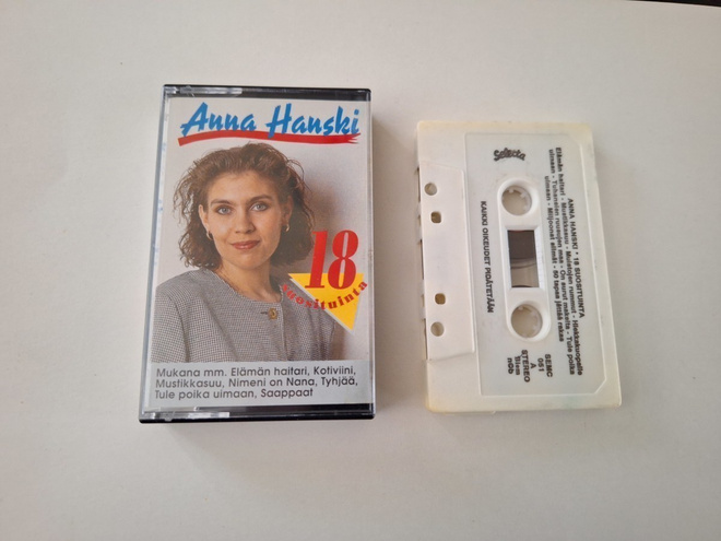 ANNA HANSKI - - 18 SUOSITUINTA c-kasetti ( mm. MUSTIKKASUU )