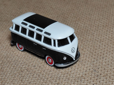 Volkswagen T1 Transporter bussi 1962 musta 1:87 Wiking