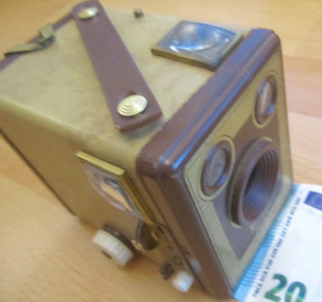 VANHA Kamera Kodak Six-20 Brownie-F Ruskea!! HYVÄ