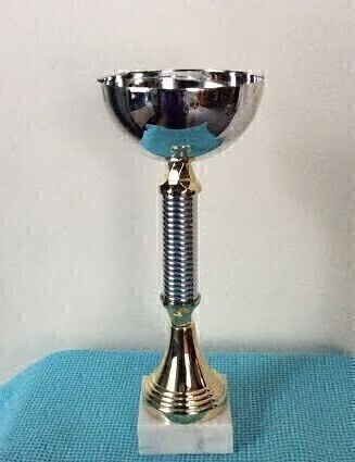 33,5  cm korkea palkinto pokaali