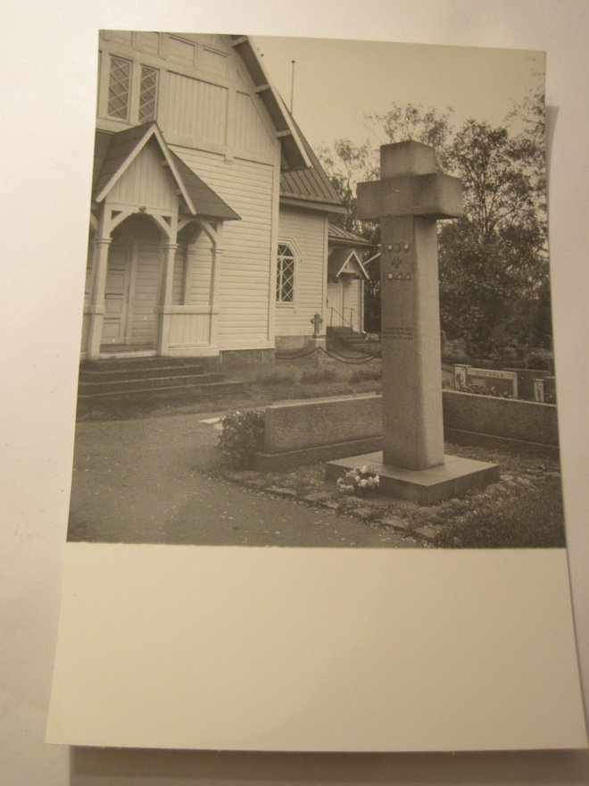 VANHA Valokuva  Vampula Sankaripatsas 1940-luku