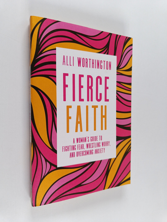 Alli Worthington : Fierce Faith - A Woman's Guide to Figh...