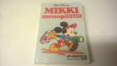 Aku Ankan taskukirja  59 Mikki menopäällä