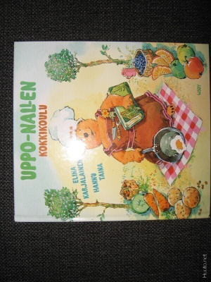 Uppo-nallen kokkikoulu keittokirja v. 2003 Elina Karjalainen