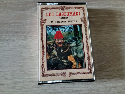 Leo Lastumäki – Laulua Ja Hirveätä Juttua
