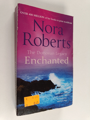 Nora Roberts : Enchanted