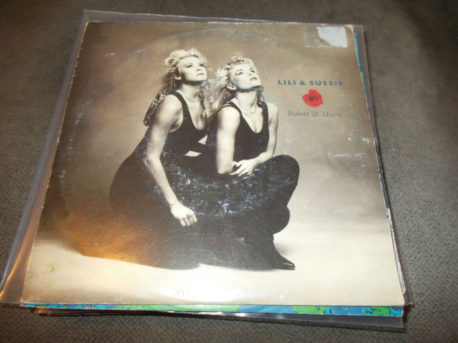 7 " LILI & SUSSIE ** ROBERT & MARIE **