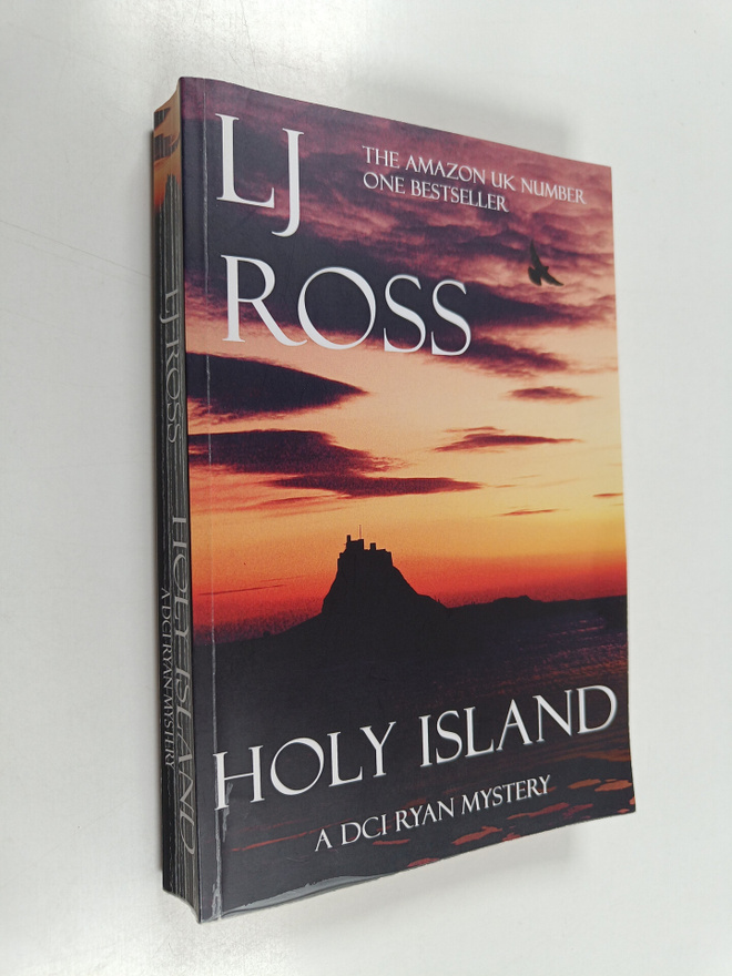 L. J. Ross : Holy Island : A DCI Ryan Mystery