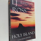 L. J. Ross : Holy Island : A DCI Ryan Mystery - pikkukuva 1