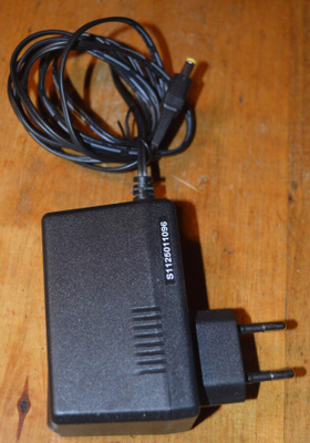 Virtalähde ADS0271-B (15 V / 1,5 A)