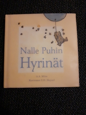 A .A.Milne Nalle Puhin hyrinät kirjanen