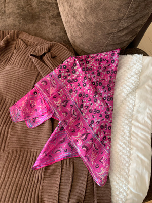 Pinkki kukka silkkihuivi