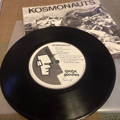 KOSMONAUTS: Hulluksi teet * Oi äiti rakas… * FIN 1988