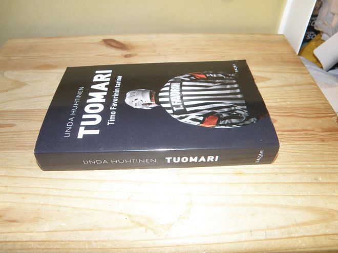 Linda Huhtinen Tuomari (nidottu)
