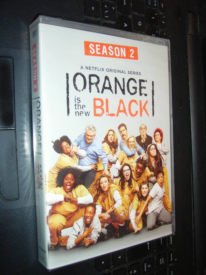 5DVD : ORANGE BLACK ( sis. postikulun ) UUSI !