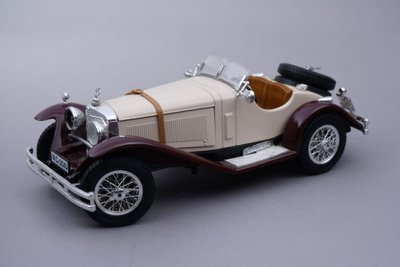 039. Burago 'Mercedes-Benz SSK 1928' pienoismalli.