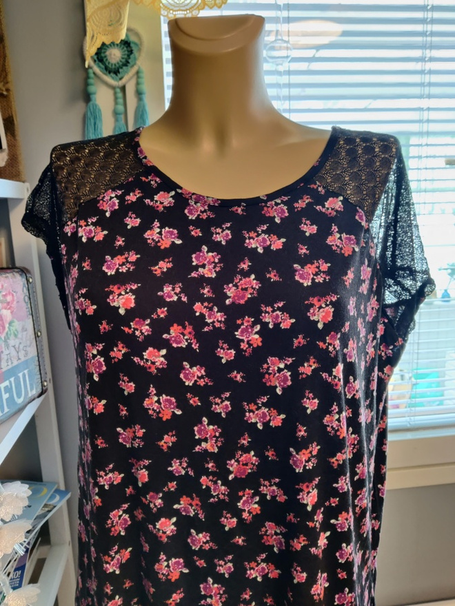 Eve toppi koko XL Gina Tricot