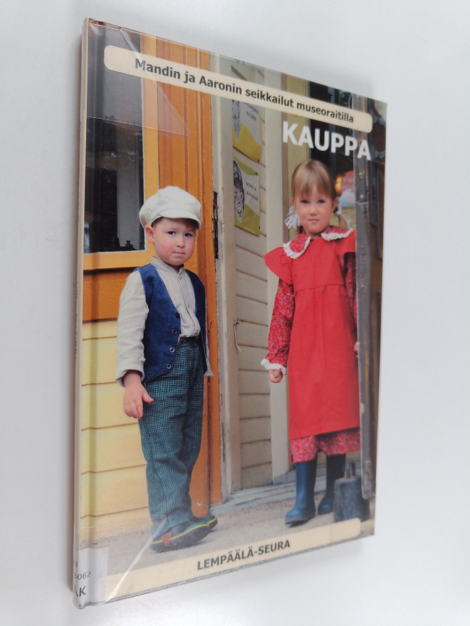 Ritva Mäkelä : Mandin ja Aaronin seikkailut museoraitilla...