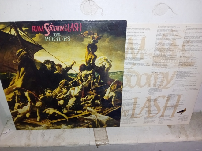 LP The Pogues : Rum Sodomy & the Lash ( SIS POSTIKULU  )