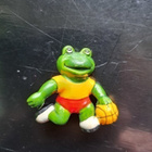 Kinder sammakko pallon kanssa - pikkukuva 2