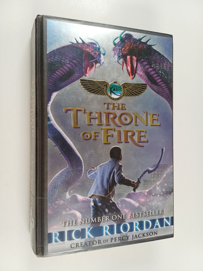 Rick Riordan ym. : The Throne of Fire