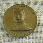 Niilo Helander mitali 1954 /Viljo Savikurki 1954. - pikkukuva 1