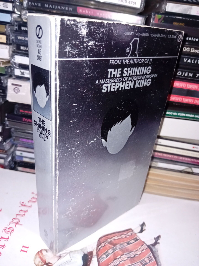 Stephen King  : The Shining ( 1978 ) SIS POSTIKULU