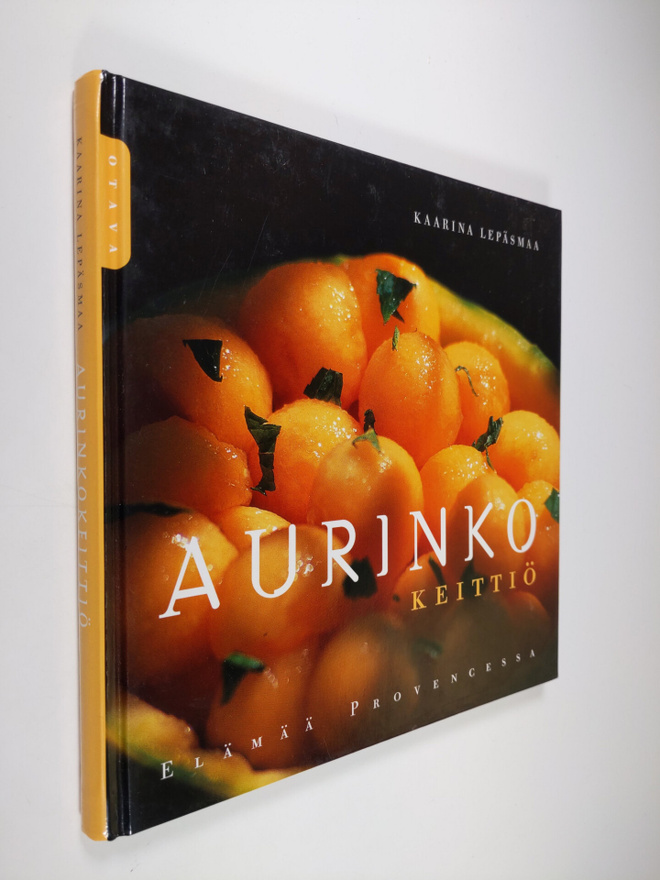 Kaarina Lepäsmaa : Aurinkokeittiö : elämää Provencessa