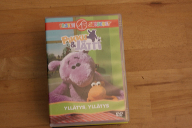 PIKKU JÄTTI YLLÄTYS YLLÄTYS DVD