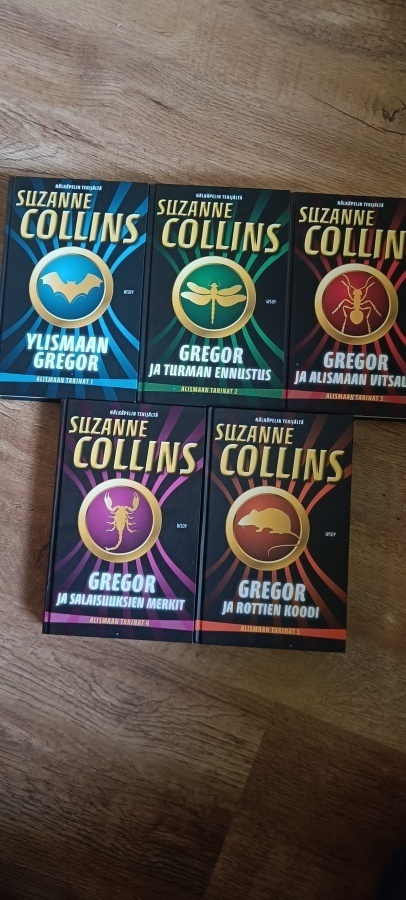 Suzanne Collins Alismaan tarinat 1-5 koko sarja