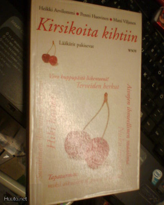 Arvilommi ym.:  KIRSIKOITA KIHTIIN  ( 1 p. 2004 ) Sis.pk:t