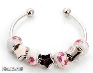 650 .. Tiibetin Hopea Lampwork Fashion .. Rannekoru