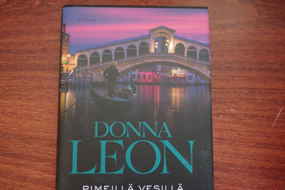 Donna Leon: Pimeillä vesillä (2022)