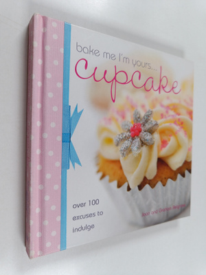 Joan Belgrove ym. : Bake Me I'm Yours Cupcake : Over 100 ...