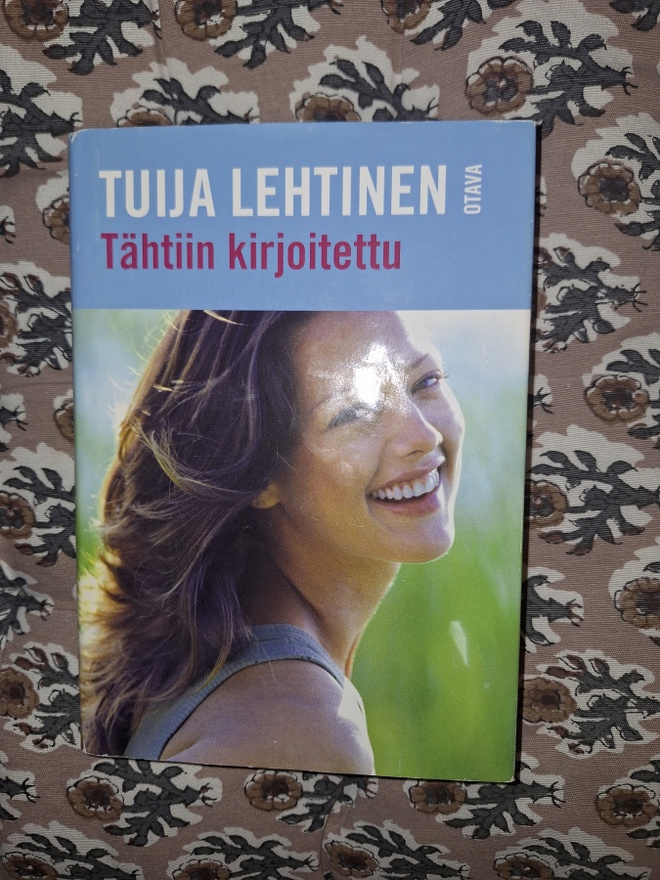 Tuija Lehtinen: Tähtiin kirjoitettu 1p
