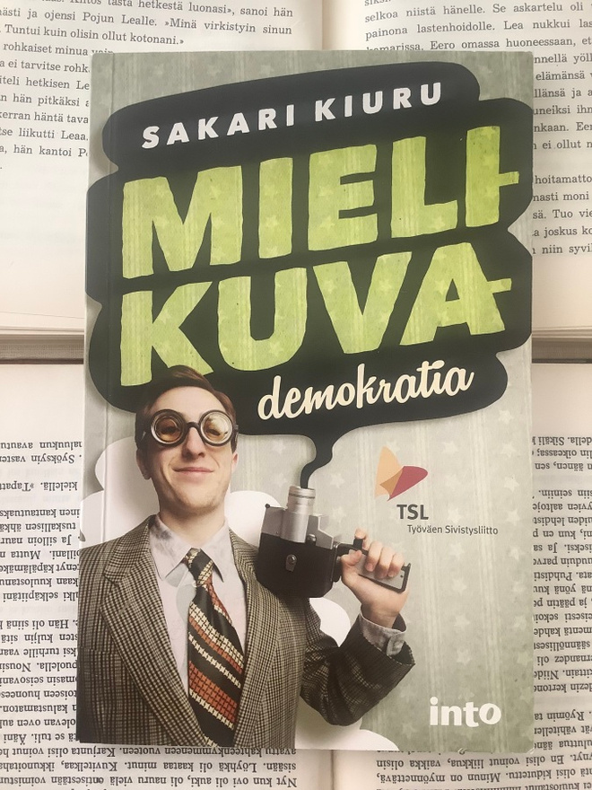 Sakari Kiuru - Mielikuvademokratia (nid.)