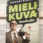 Sakari Kiuru - Mielikuvademokratia (nid.) - pikkukuva 1